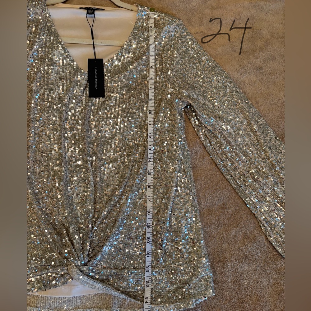 Cable & Gauge Silver Sequin Twist Blouse Size L NWT - Picture 4 of 9